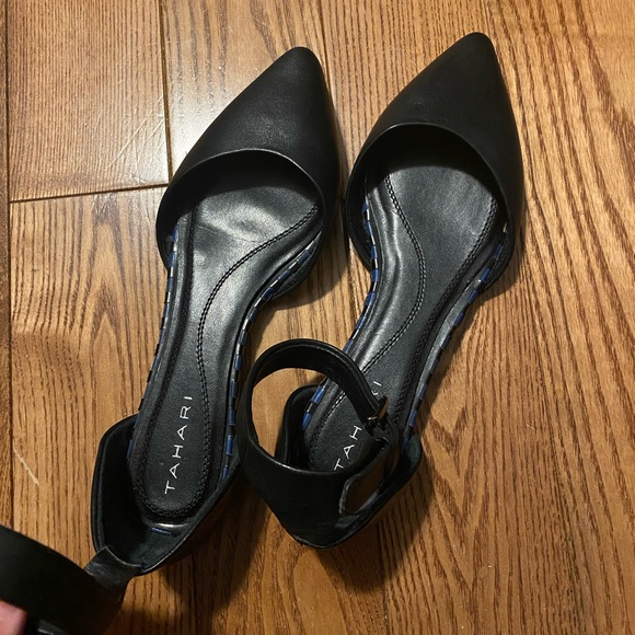 Tahari Flats With Straps Size 6 - Picture 2 of 5